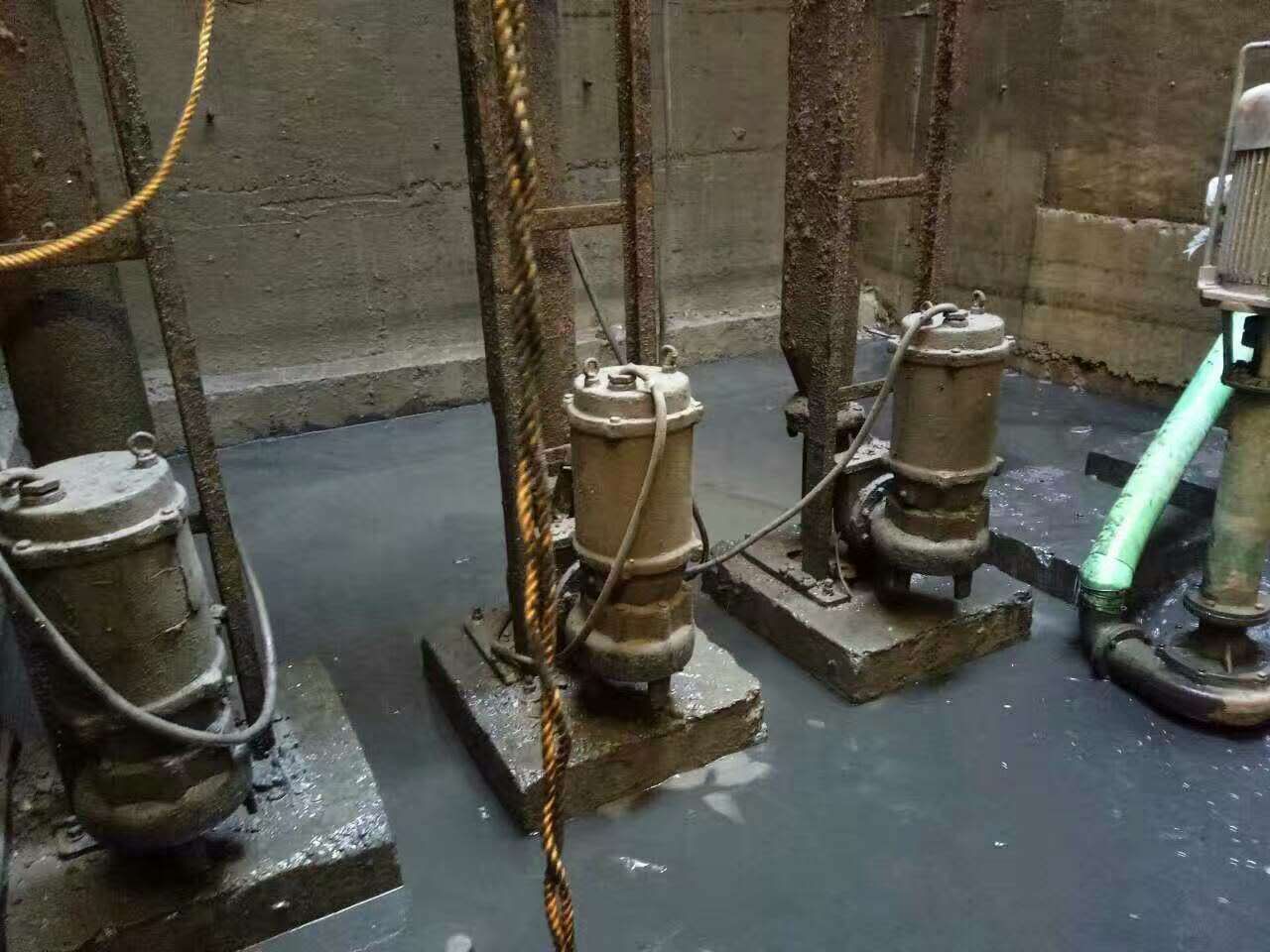 武江污水池清理